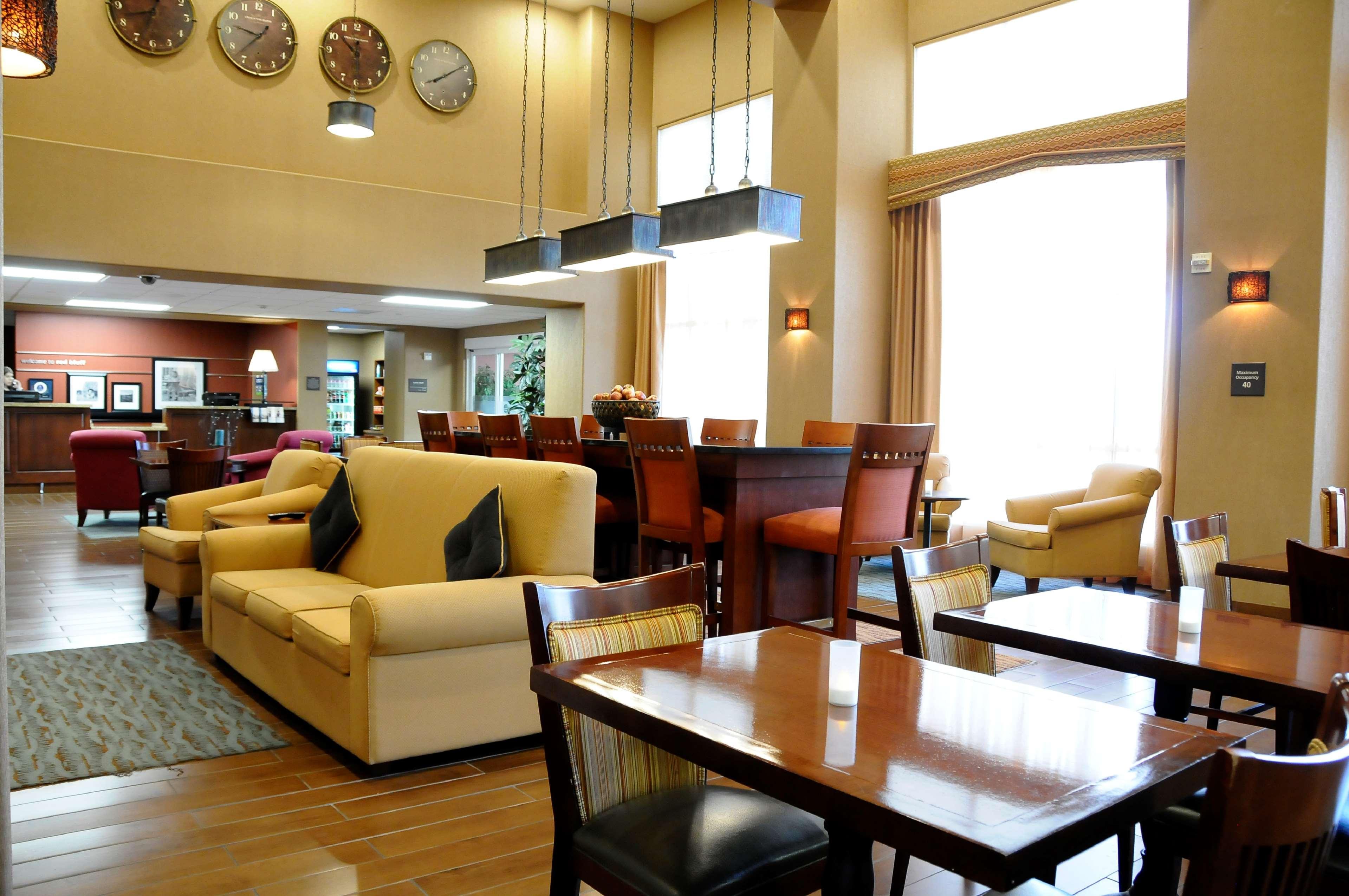 Hampton Inn & Suites Ред-Блафф Екстер'єр фото