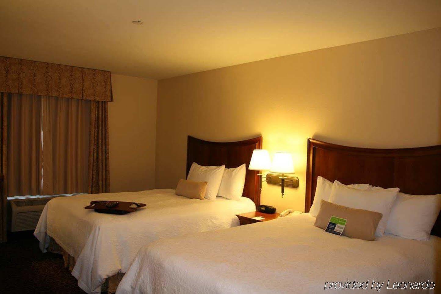 Hampton Inn & Suites Ред-Блафф Номер фото